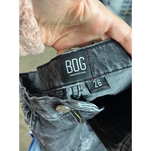 BDG Urban Outfitters High Rise MOM Jeans Black Wash Distressed Size 26 Women’s - Picture 3 of 6